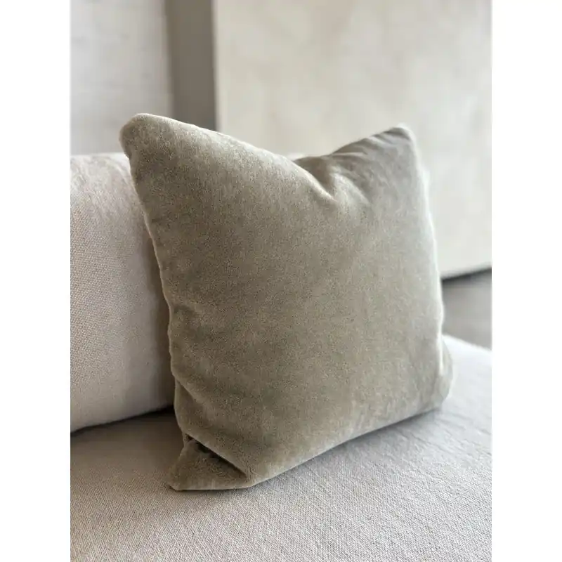 Sonderangebot Kissenbezug – Mohair-Samt Vorderseite, Recycelte Textilrückseite, Verdeckter Reißverschluss, Luxuriöse Haptik – Amy | Studio Femme Home
