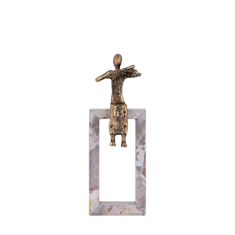 Jetzt Kaufen Statue – Geigen Design, Aluminium Material, Gold, Marmor Basis – Aleria | PTMD