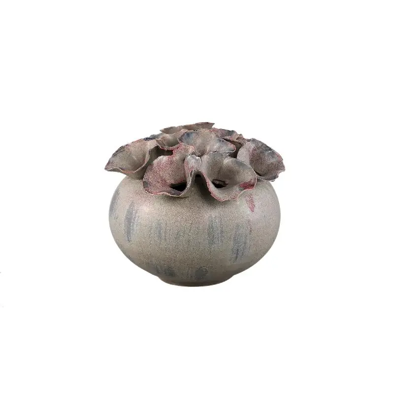 Angebot Vase – Blumenform, Lochdesign, Keramikmaterial, M – Jullia | PTMD
