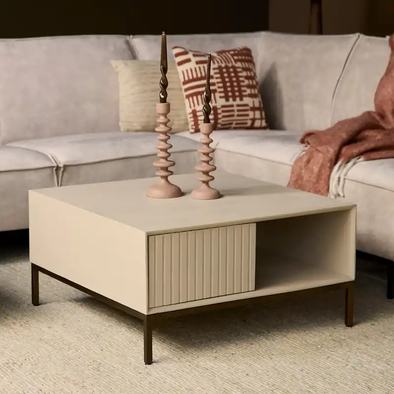 Super-Preis Couchtisch – Mangoholz Tischplatte, Metallgestell, Quadratische Form – Madison | Starfurn