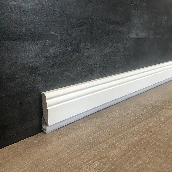 Bestpreis Neuhofer Licht Sockelleiste "Cambiano" MDF 18 x 85 x 2400 mm Weiß Berliner Profil