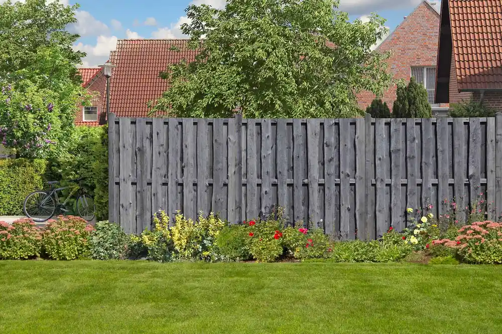Sichtschutzzaun Natura Bohlen BERT Grau Finale Aktion