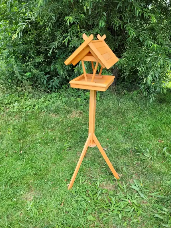 Expressversand Vogelhaus Rhön mit Fußkreuzständer